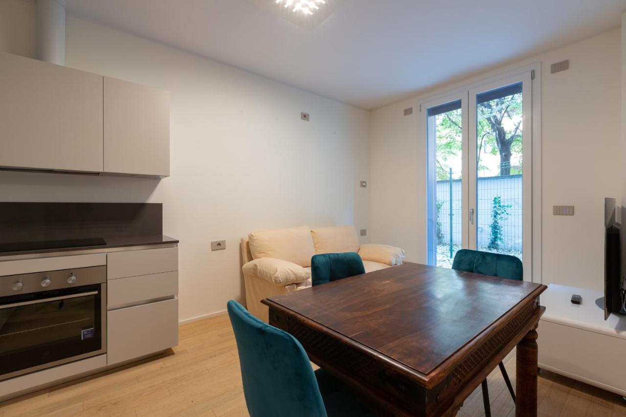 Cozy Flat With Parking Appartement Milaan Buitenkant foto