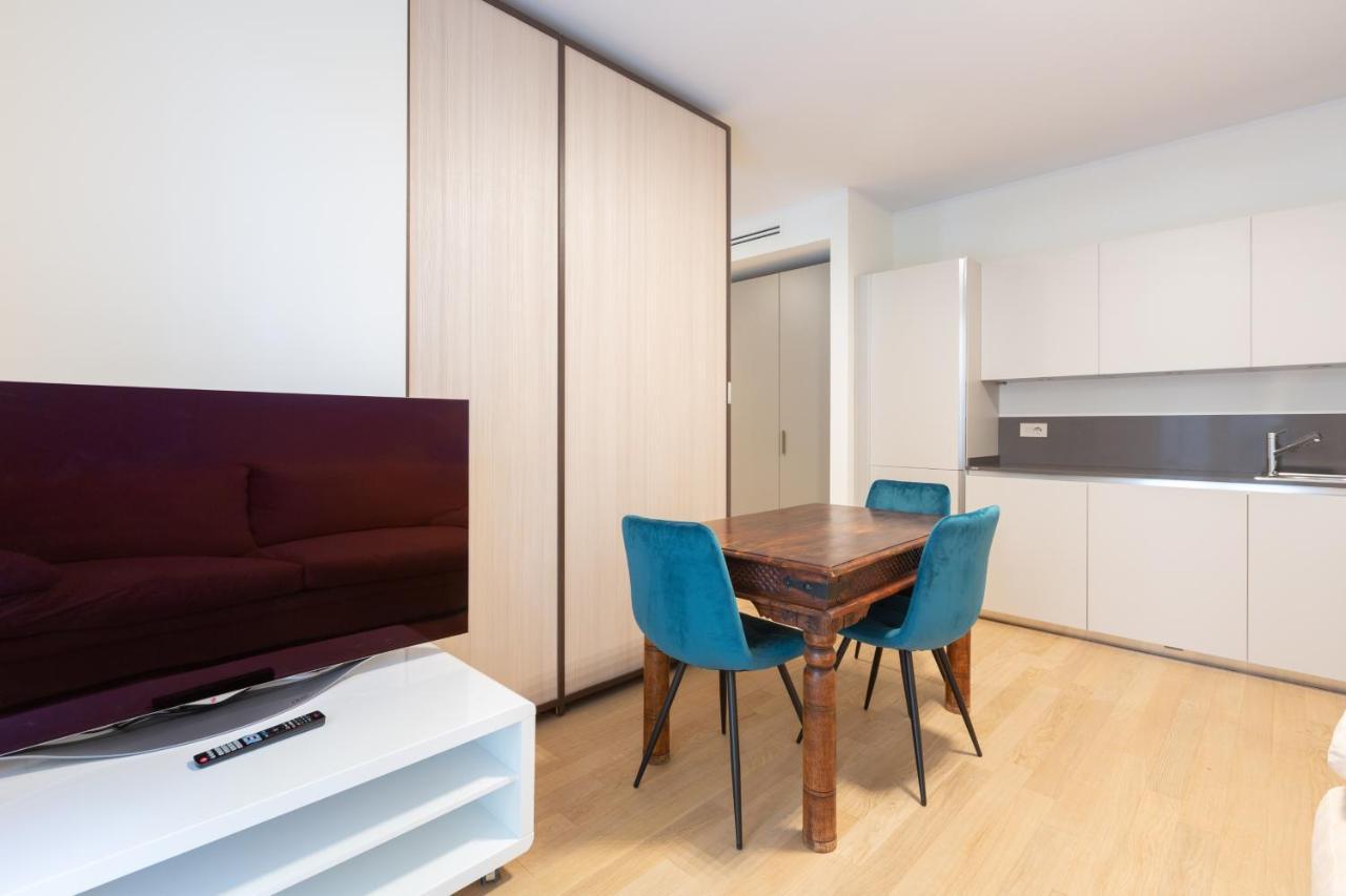Cozy Flat With Parking Appartement Milaan Buitenkant foto